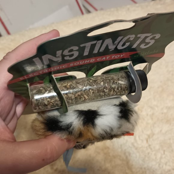 NWT ~ Instincts Looney Lion Heart HappyNip Electronic Sound Cat Toy w/ 2g Catnip - Picture 3 of 8